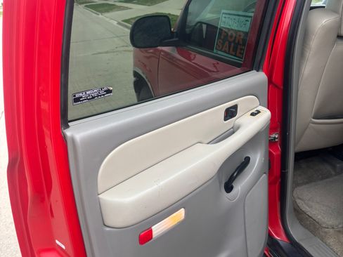 Used 2002 Chevrolet Suburban LT image 14