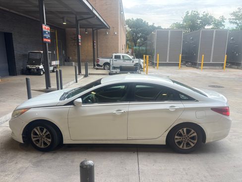 Used 2011 Hyundai Sonata GLS FWD image 2
