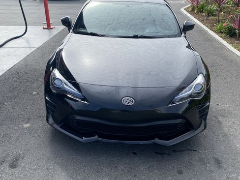 Used 2017 Toyota 86 image 2