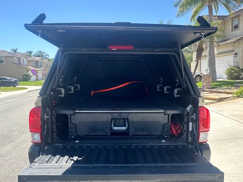 Used 2017 Toyota Tacoma TRD Off-Road w/ Tow Package AWD/4WD image 5
