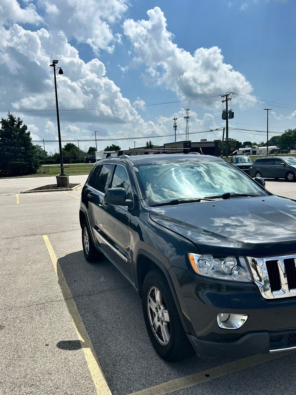 Used 2011 Jeep Grand Cherokee Laredo w/ Security & Convenience Group AWD/4WD image 1