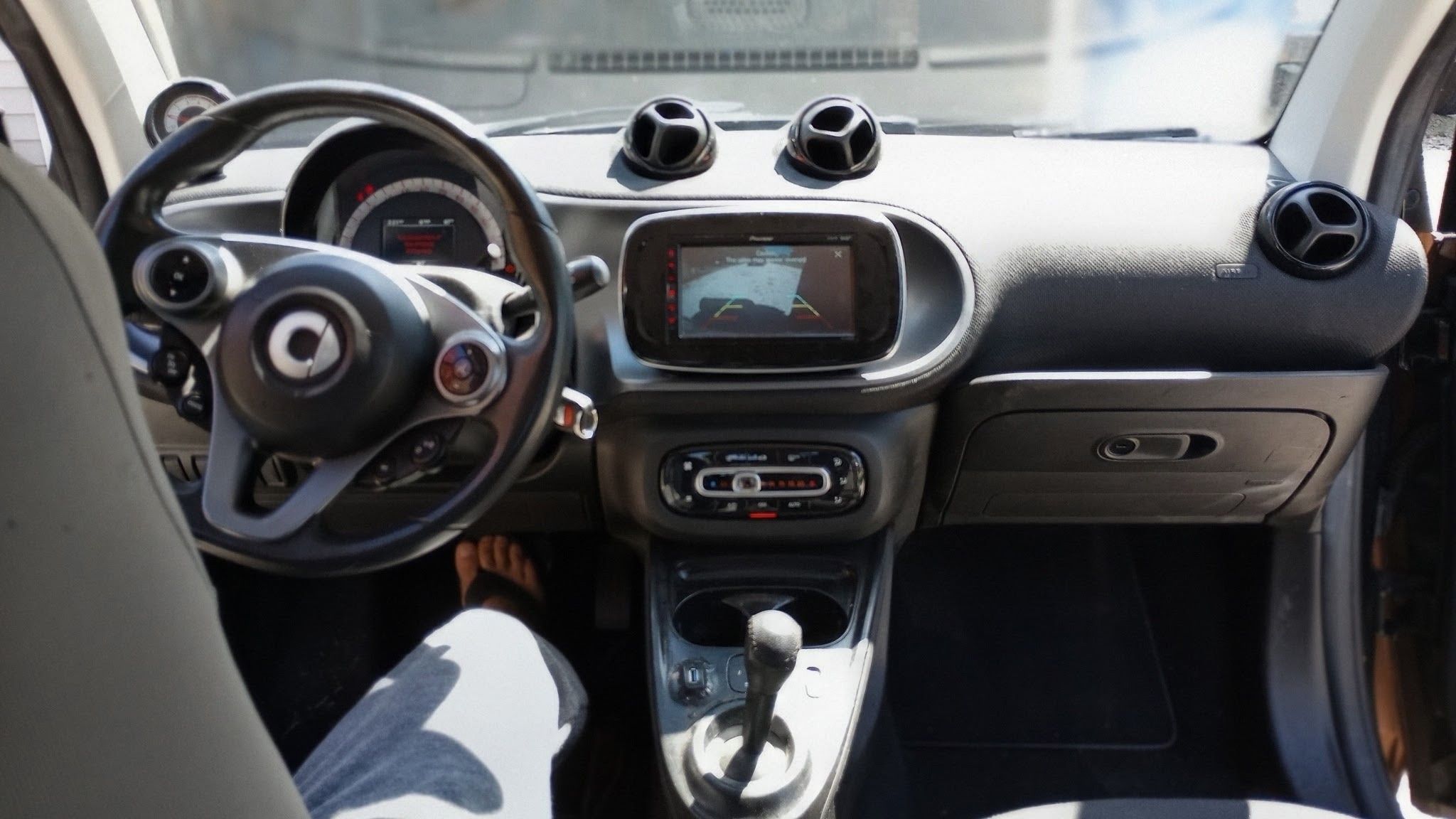 Used 2016 smart fortwo passion RWD image 11