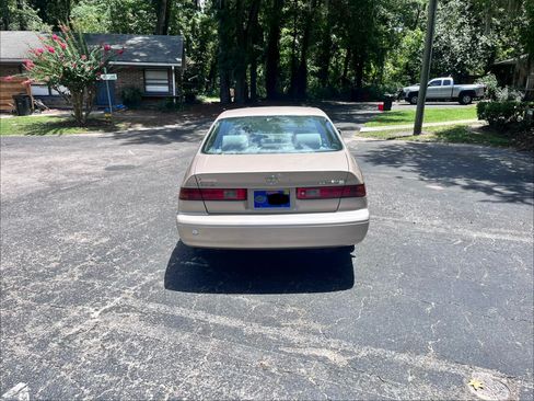 Used 1999 Toyota Camry LE w/ Value Pkg FWD image 10