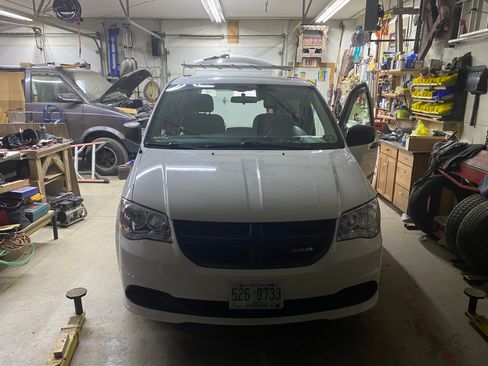 Used 2014 RAM C/V Tradesman image 2