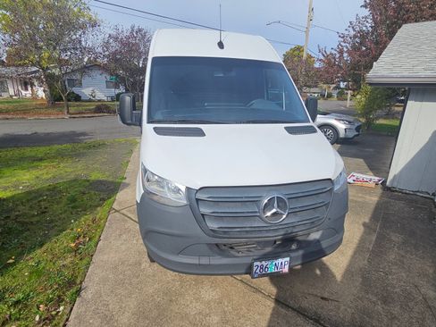 Used 2021 Mercedes-Benz Sprinter 3500 image 4