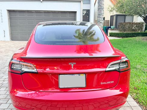 Used 2022 Tesla Model 3 Performance image 4
