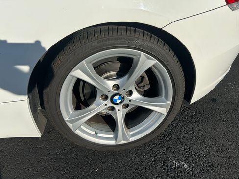 Used 2011 BMW Z4 sDrive30i image 12