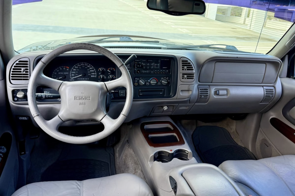 Used 1999 GMC Yukon Denali AWD/4WD image 15
