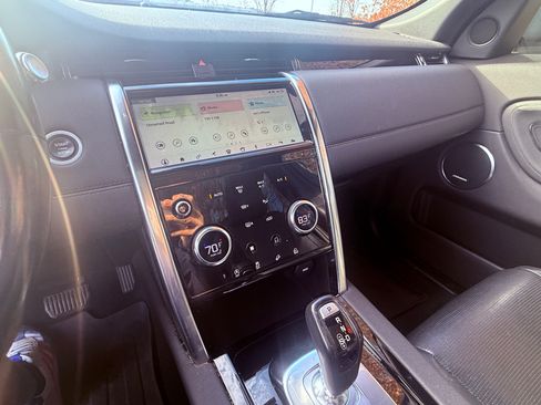 Used 2020 Land Rover Discovery Sport S image 11