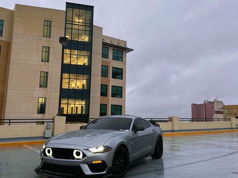 Used 2021 Ford Mustang GT Premium w/ Equipment Group 401A RWD image 9