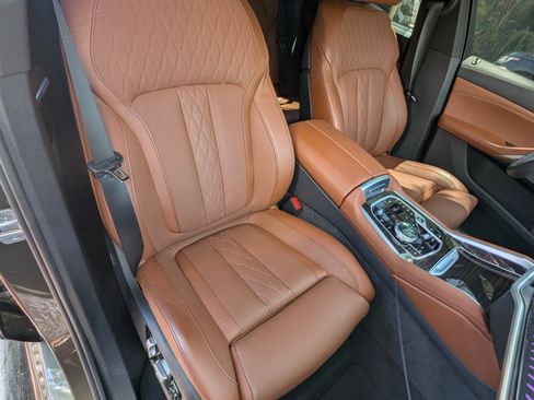 Used 2024 BMW X6 xDrive40i w/ Executive Package image 18