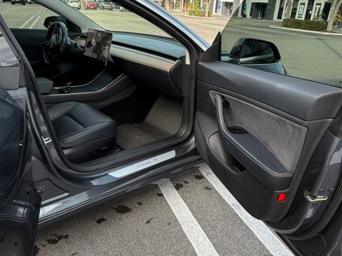 Used 2018 Tesla Model 3 Performance image 12