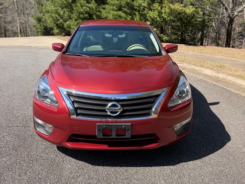 Used 2014 Nissan Altima 2.5 SV image 2