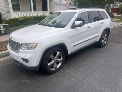 Used 2013 Jeep Grand Cherokee Overland w/ Advance Technology Group RWD image 4