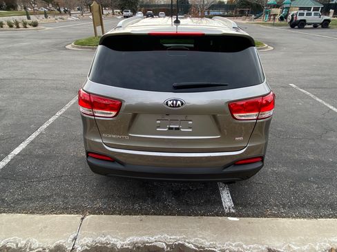 Used 2016 Kia Sorento LX image 5