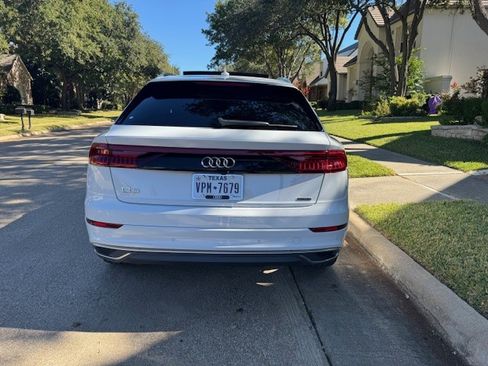 Used 2022 Audi Q8 Premium image 4