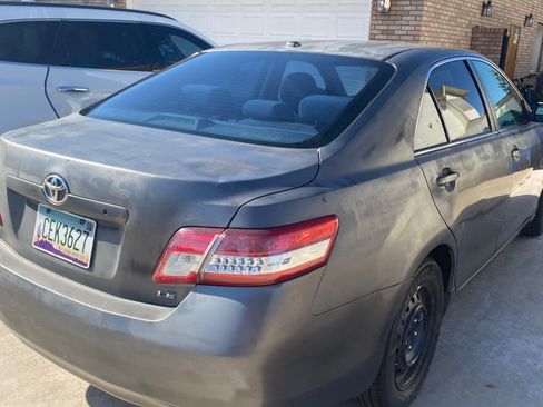 Used 2011 Toyota Camry LE image 5