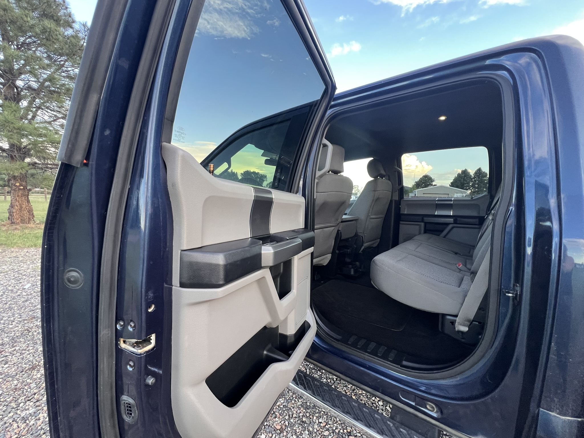 Used 2016 Ford F150 XLT w/ Equipment Group 302A Luxury AWD/4WD image 15