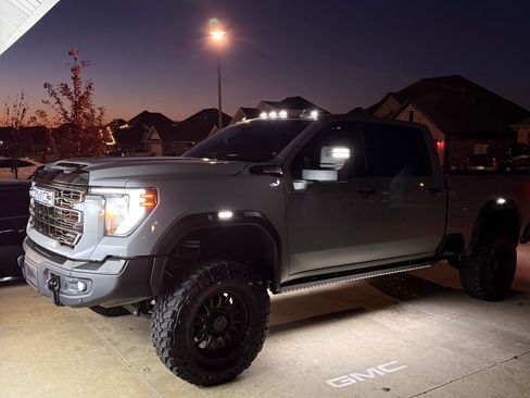 Used 2025 GMC Sierra 2500 AT4X w/ AT4X AEV Edition image 9