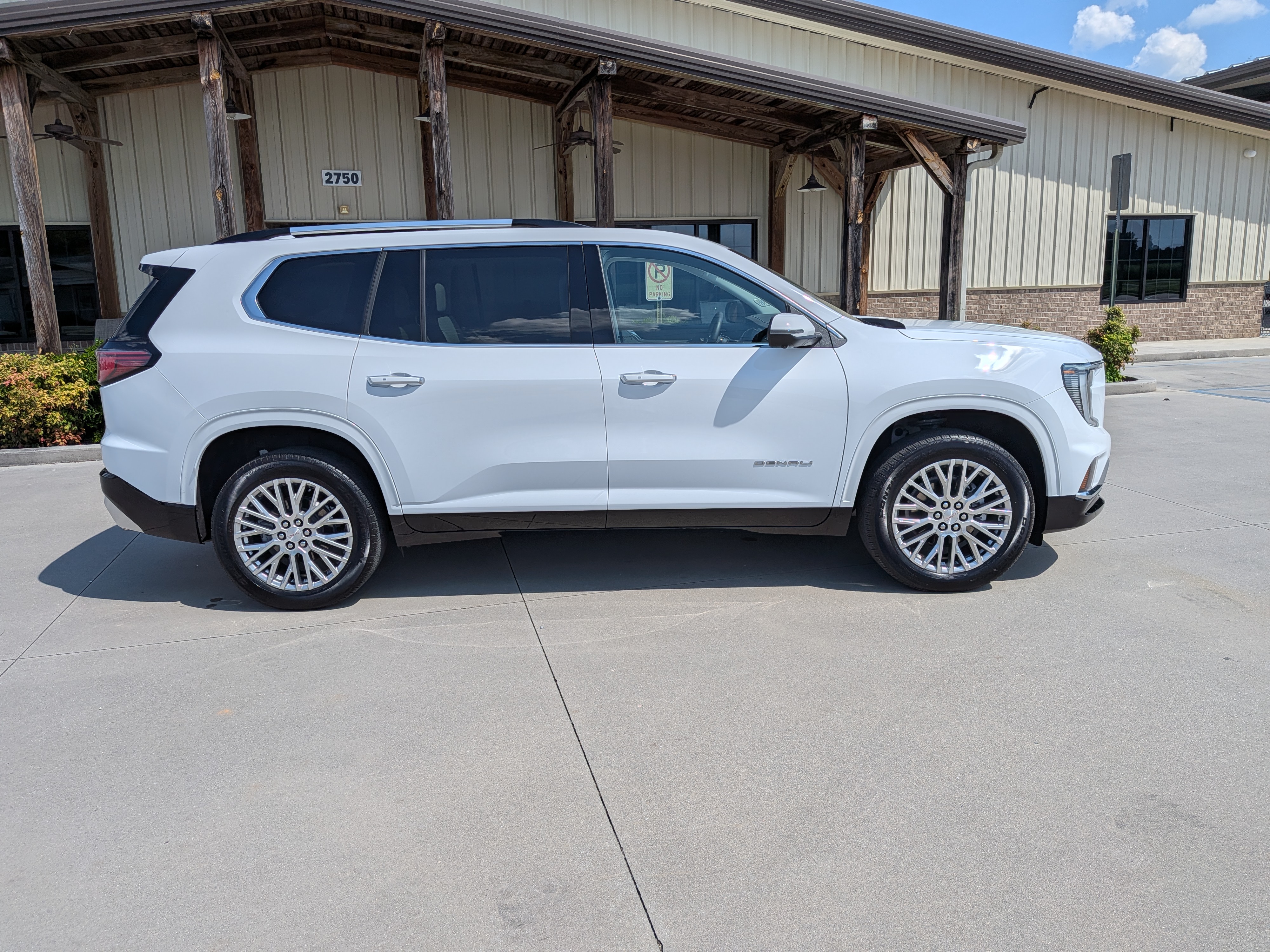 Used 2026 GMC Acadia Denali FWD image 2
