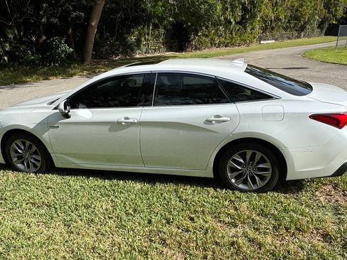 Used 2019 Toyota Avalon XLE image 9