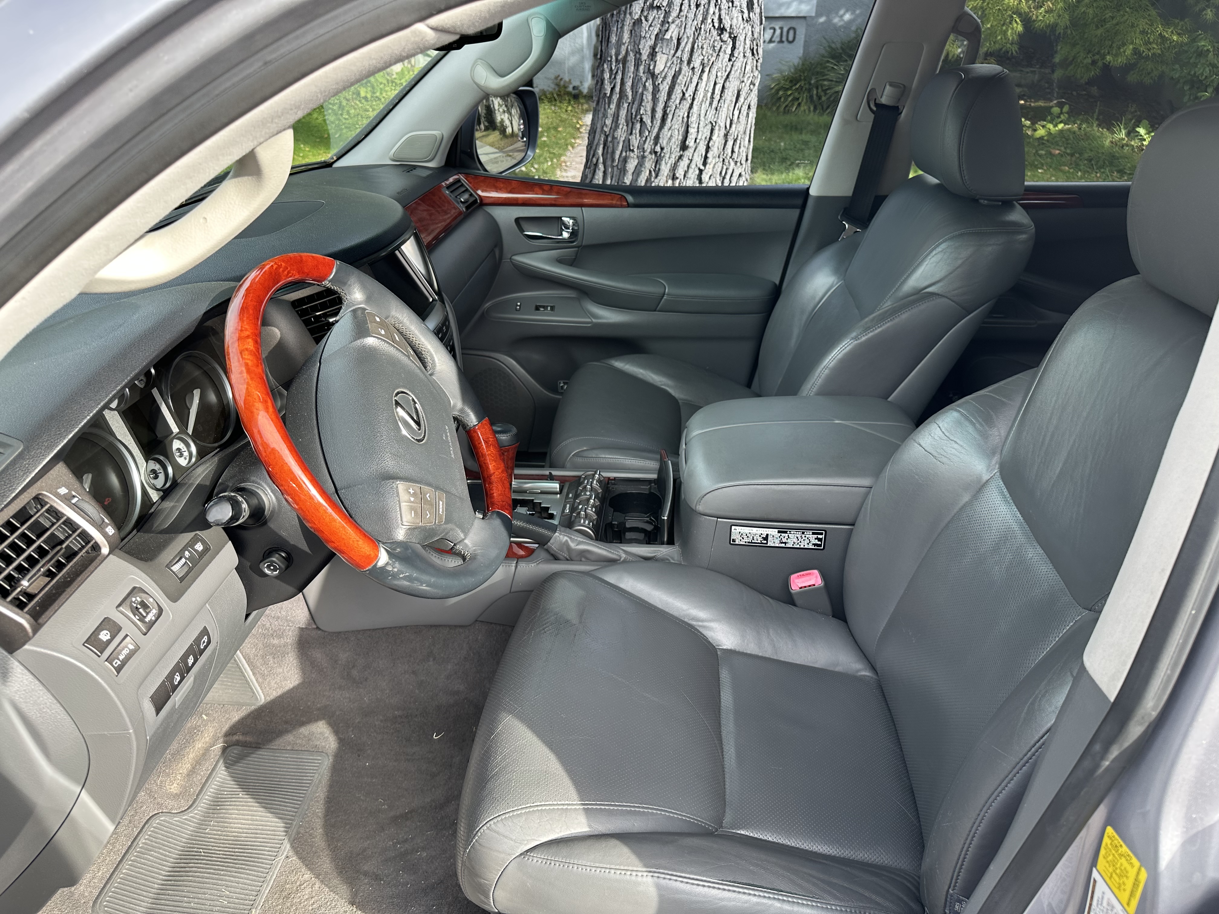 Used 2010 Lexus LX 570 4WD image 8