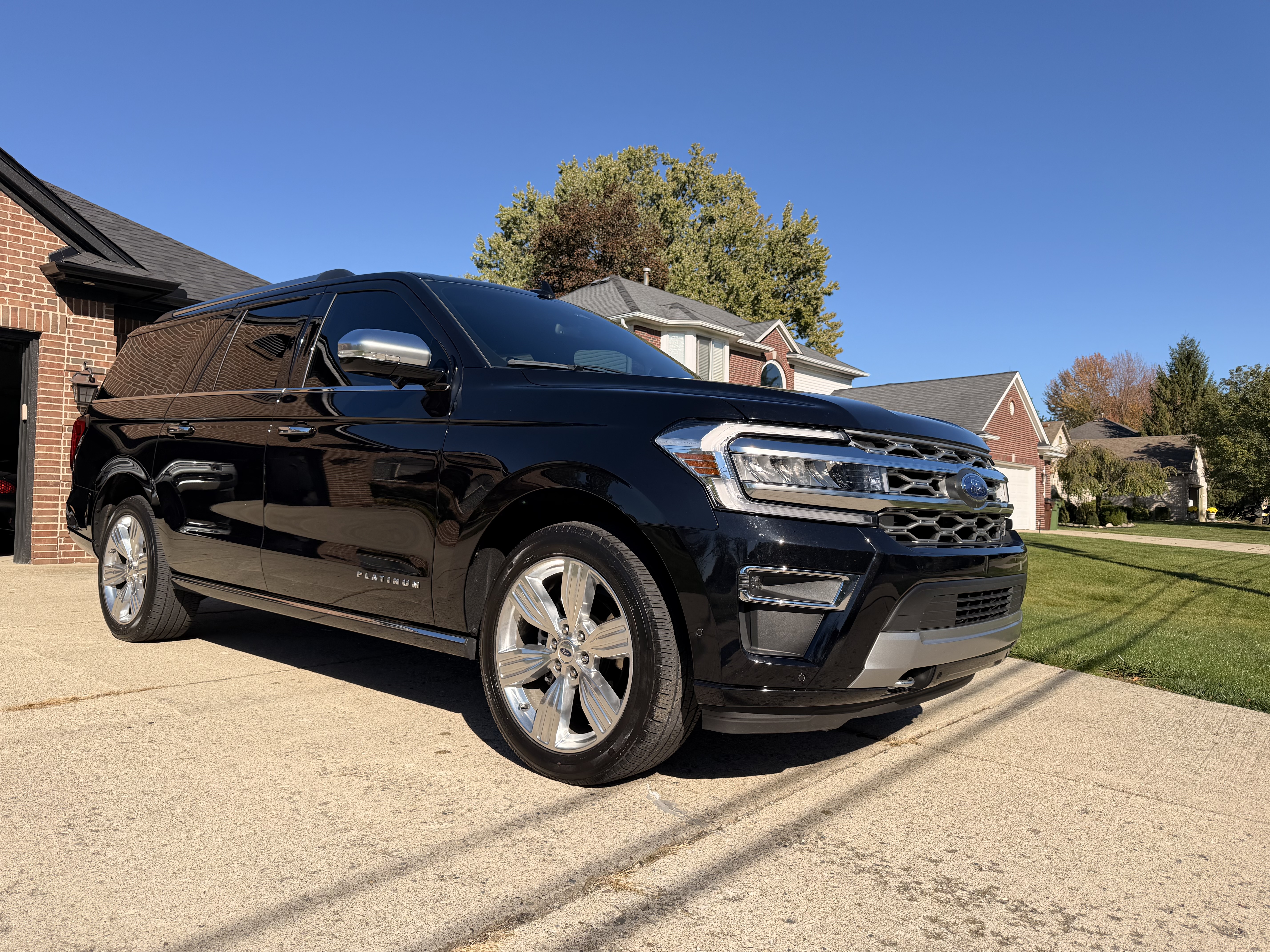 Used 2024 Ford Expedition Max Platinum AWD/4WD image 1