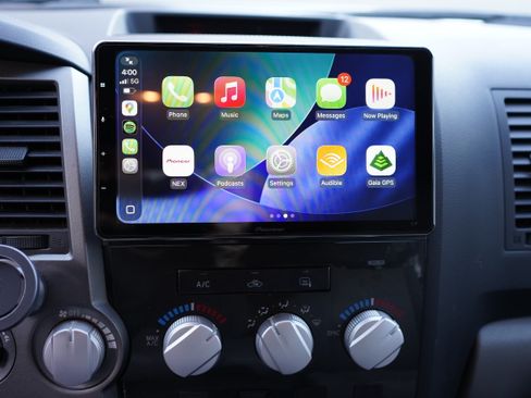 Used 2010 Toyota Tundra 4x4 Double Cab image 16