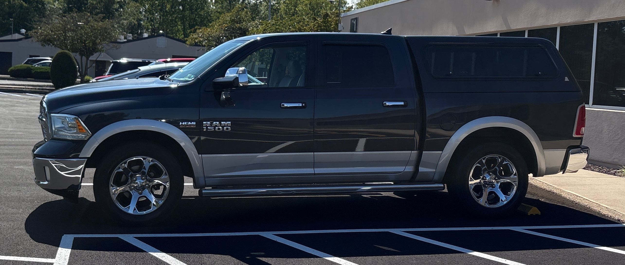 Used 2014 RAM 1500 Laramie w/ Convenience Group AWD/4WD image 1