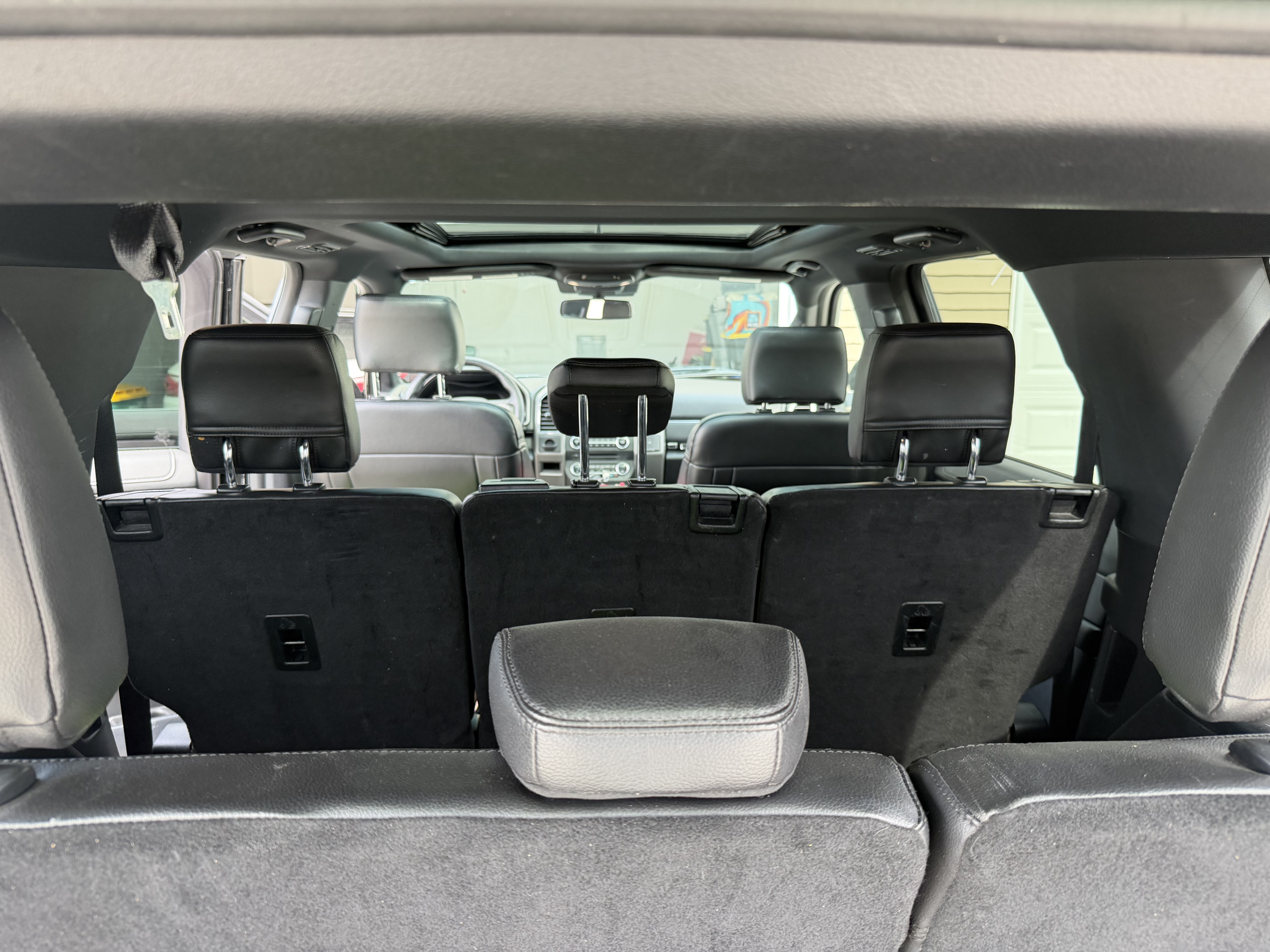 Used 2018 Ford Expedition XLT w/ Equipment Group 202A AWD/4WD image 2