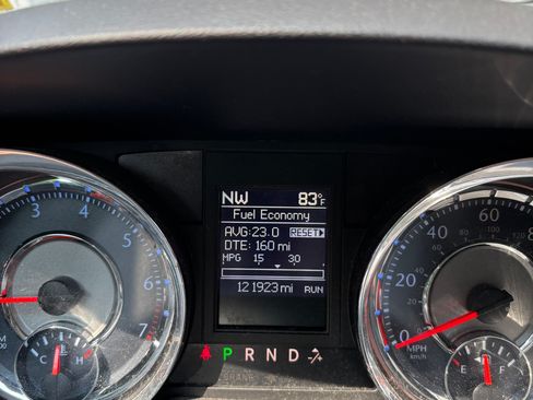 Used 2015 Chrysler Town & Country Touring FWD image 5