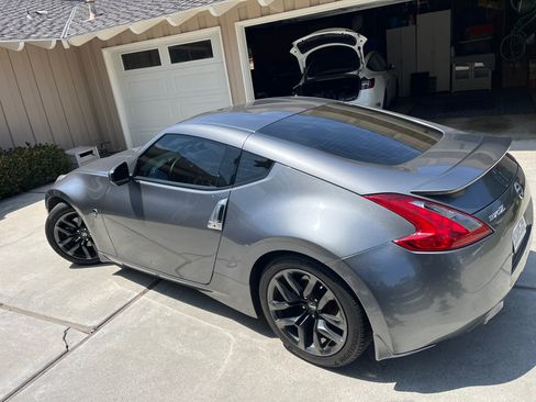 Used 2016 Nissan 370Z Coupe RWD image 6