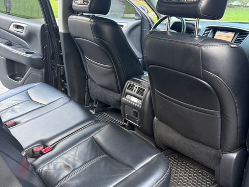 Used 2014 Nissan Pathfinder SL w/ SL Premium Package FWD image 6