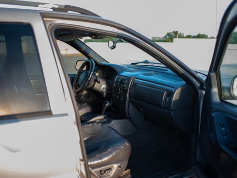 Used 2001 Jeep Grand Cherokee Laredo RWD image 9