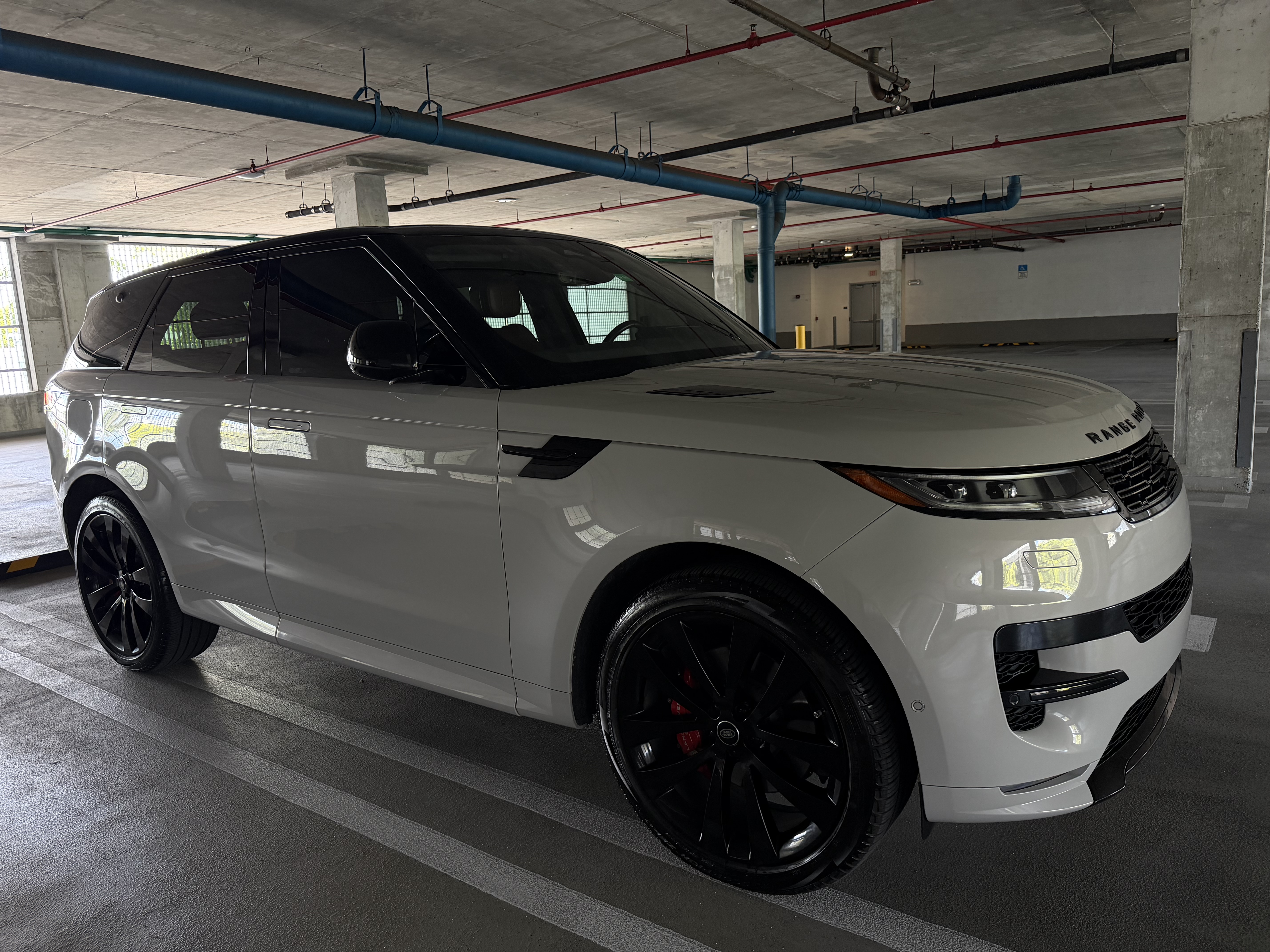 Used 2025 Land Rover Range Rover Sport Dynamic SE AWD/4WD image 4
