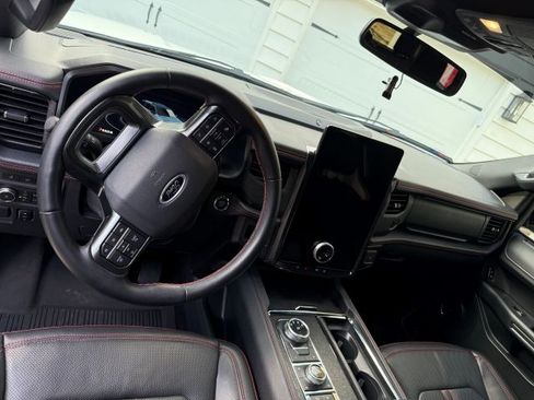 Used 2022 Ford Expedition Max Limited image 8