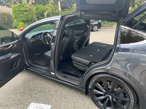 Used 2020 Tesla Model X AWD/4WD image 4