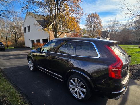 Used 2017 Volvo XC90 T6 Inscription w/ Vision Package image 16