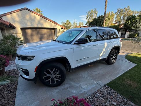 Used 2025 Jeep Grand Cherokee Limited w/ Trailer Tow Package image 4