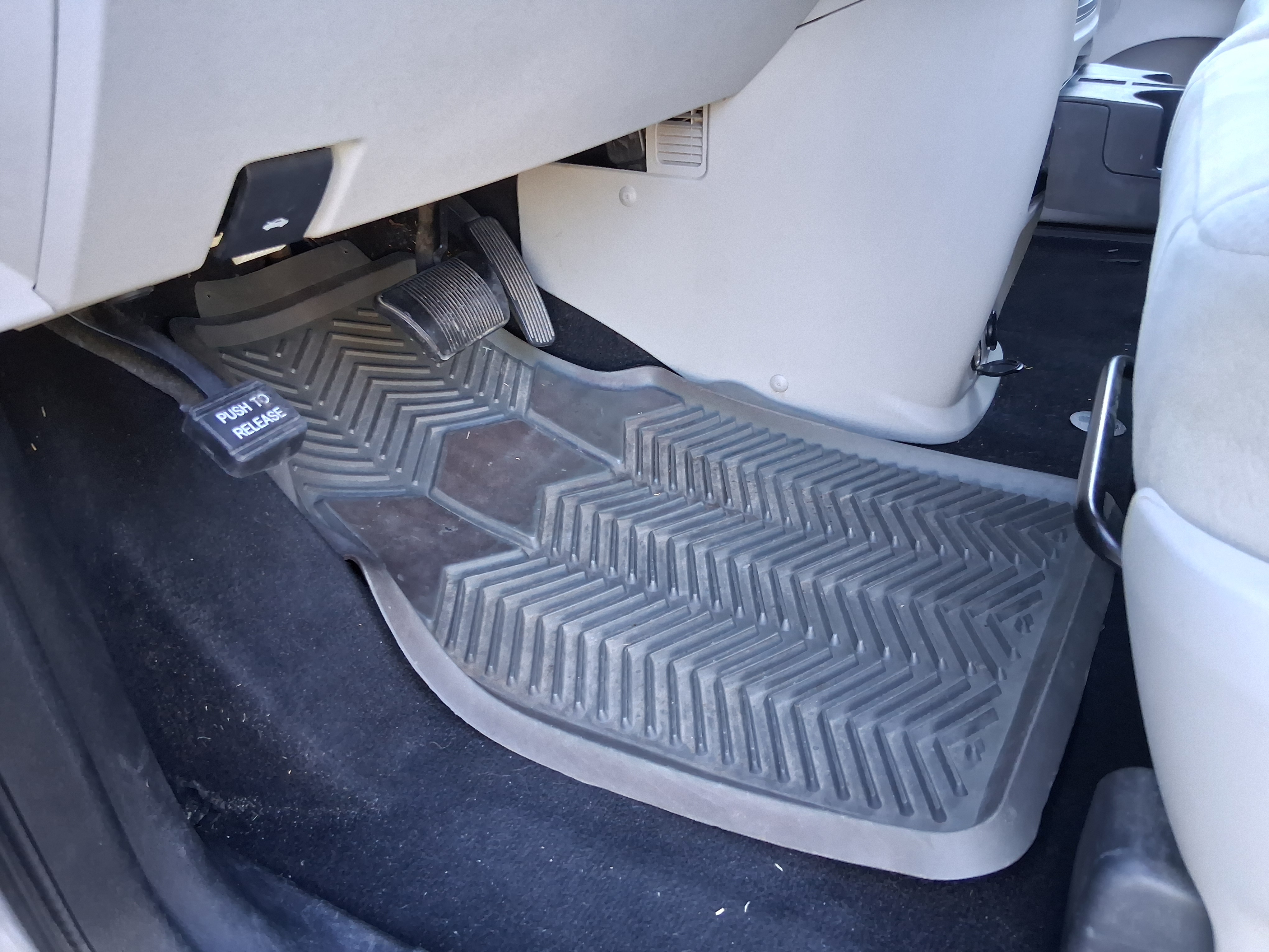 Used 2013 Dodge Grand Caravan American Value Package w/ UConnect Hands-Free Group FWD image 12