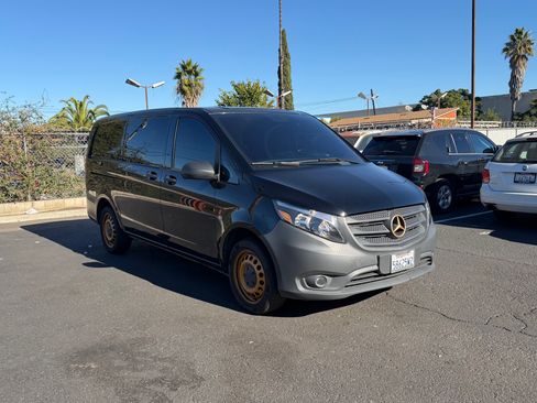 Used 2020 Mercedes-Benz Metris image 11