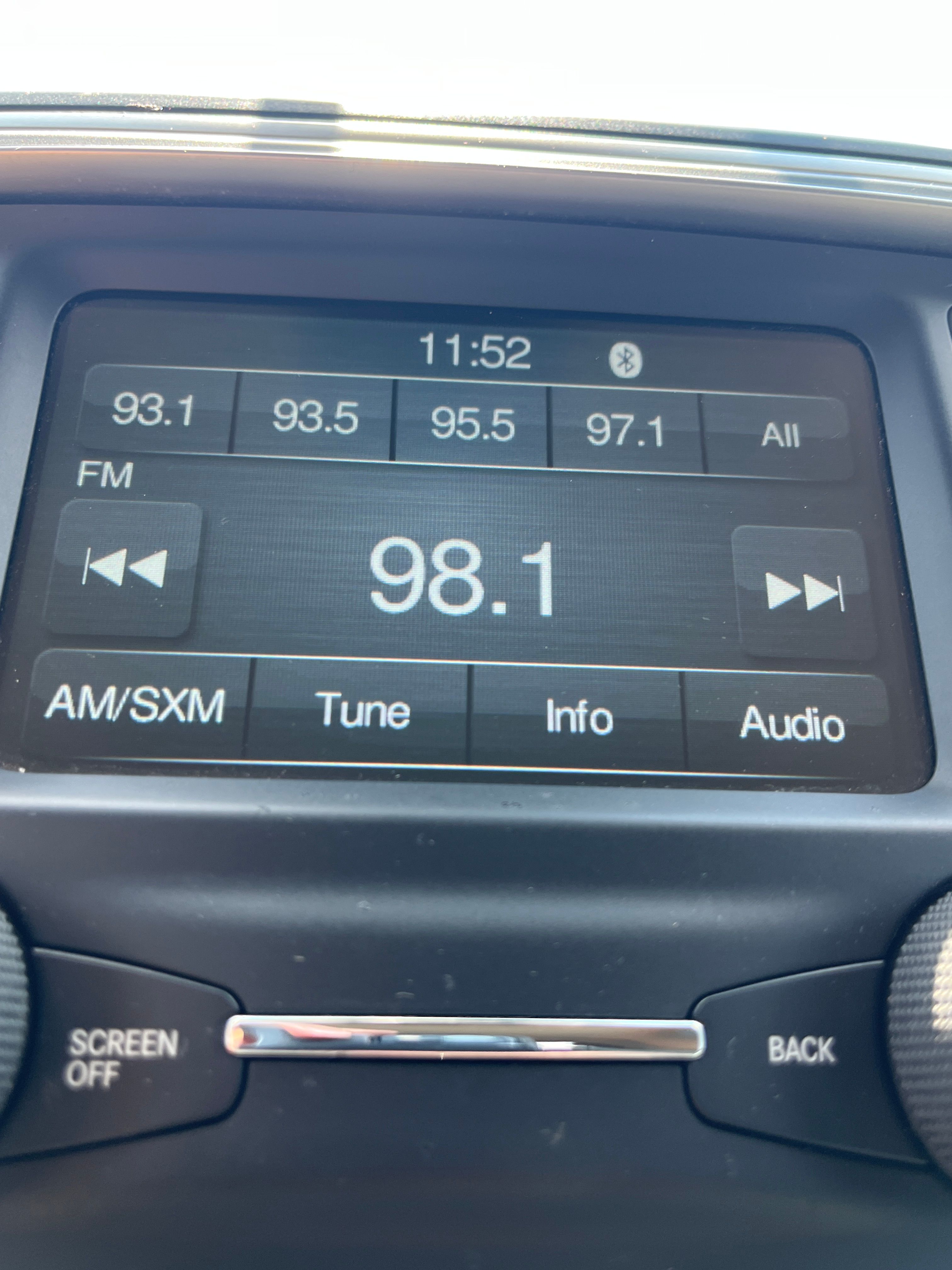Used 2019 RAM 1500 Classic SLT AWD/4WD image 20