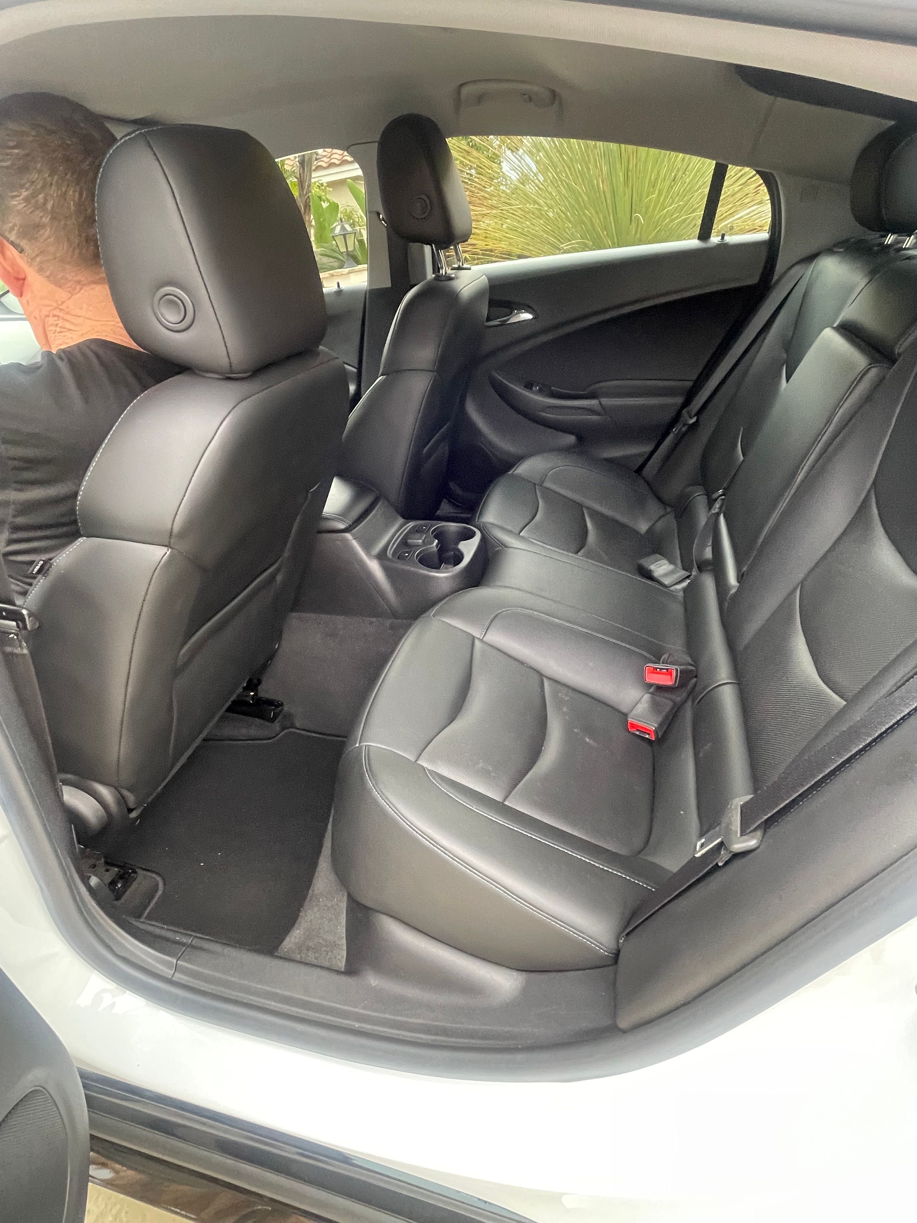 Used 2018 Chevrolet Volt Premier w/ Driver Confidence Package FWD image 10