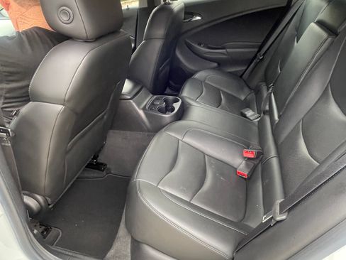 Used 2018 Chevrolet Volt Premier w/ Driver Confidence Package FWD image 10