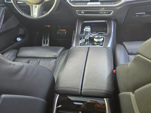 Used 2022 BMW X7 M50i w/ Dynamic Handling Package image 11