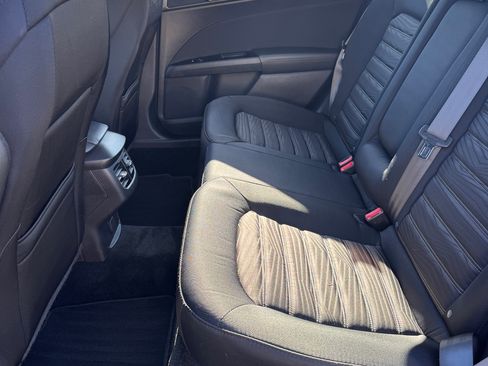 Used 2016 Ford Fusion SE FWD image 10