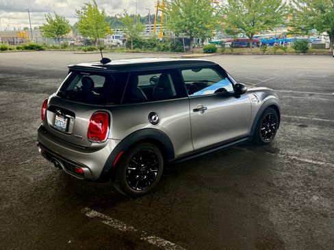 Used 2017 MINI Cooper S FWD image 2