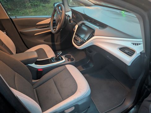 Used 2021 Chevrolet Bolt LT image 9