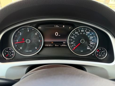 Used 2016 Volkswagen Touareg TDI image 15