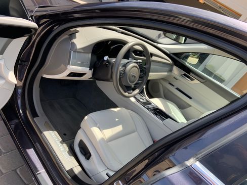 Used 2017 Jaguar XF Premium AWD/4WD image 4